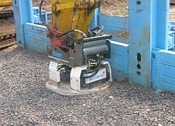Placa de compactare pe excavator